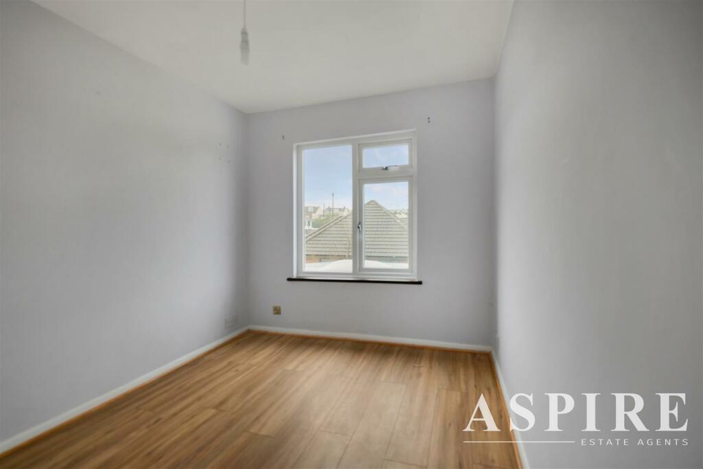 3 bedroom semidetached house for sale in Kimberley Road, Benfleet, SS7