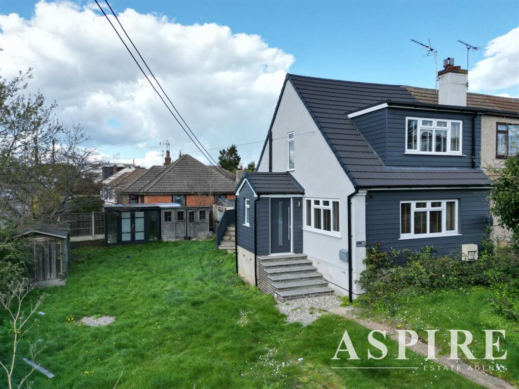 3 bedroom semidetached house for sale in Kimberley Road, Benfleet, SS7