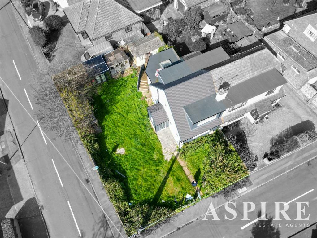 3 bedroom semidetached house for sale in Kimberley Road, Benfleet, SS7