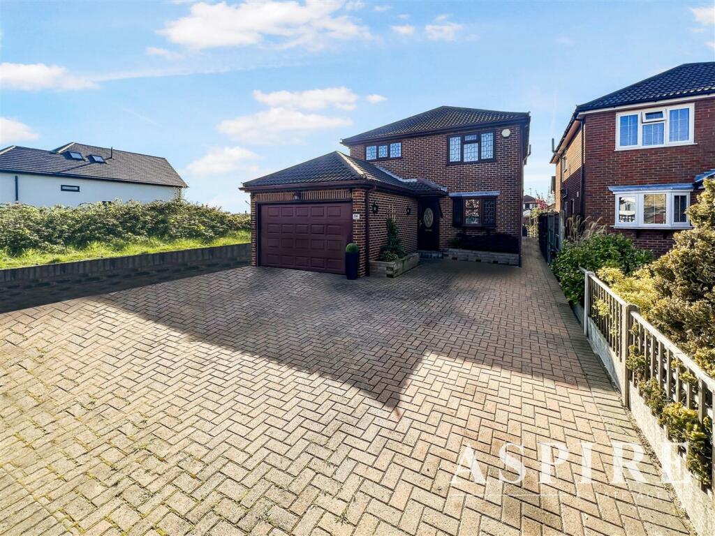 5 bedroom detached house for sale in St. Clements Road, Benfleet, SS7