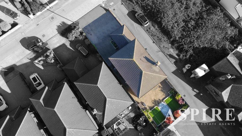 5 bedroom detached house for sale in St. Clements Road, Benfleet, SS7