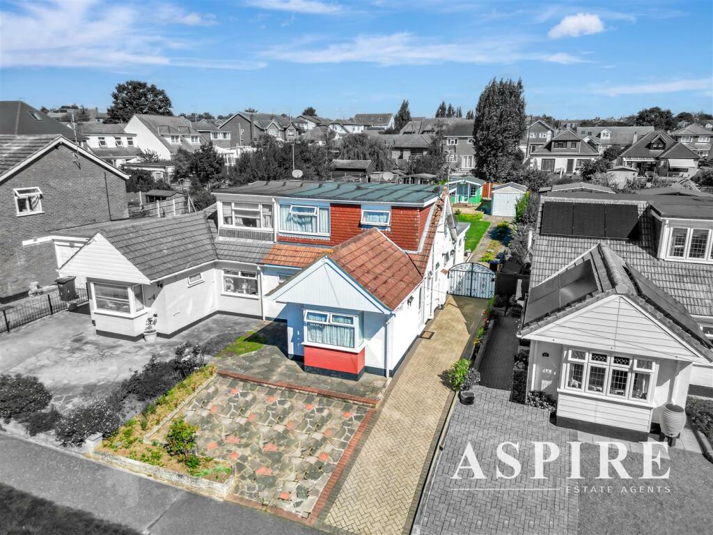 3 bedroom semidetached bungalow for sale in Oakfield Road, Benfleet, SS7