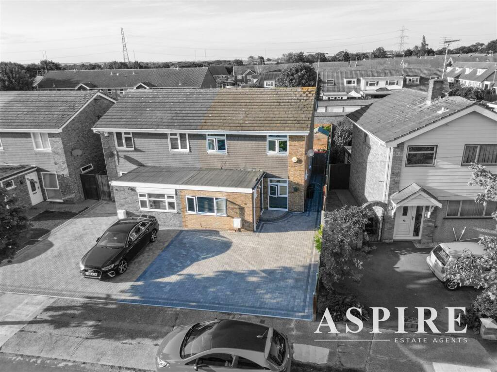 4 bedroom semidetached house for sale in Stansfield Road, Benfleet, SS7