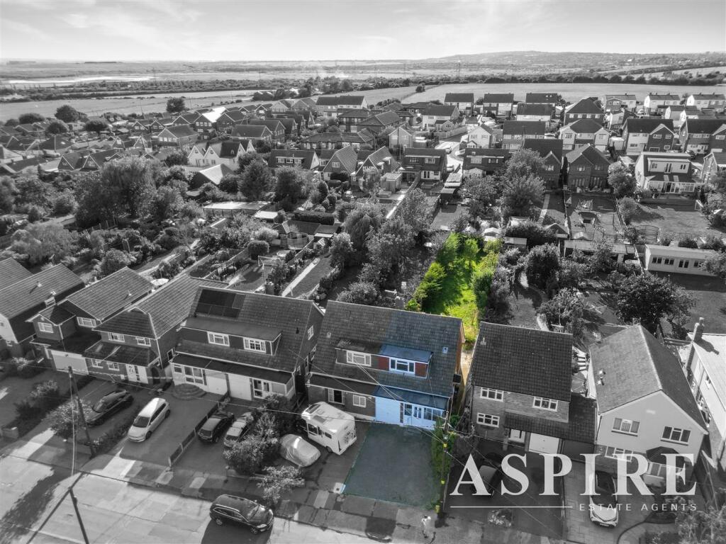 3 bedroom semidetached house for sale in Elm View Road, Benfleet, SS7