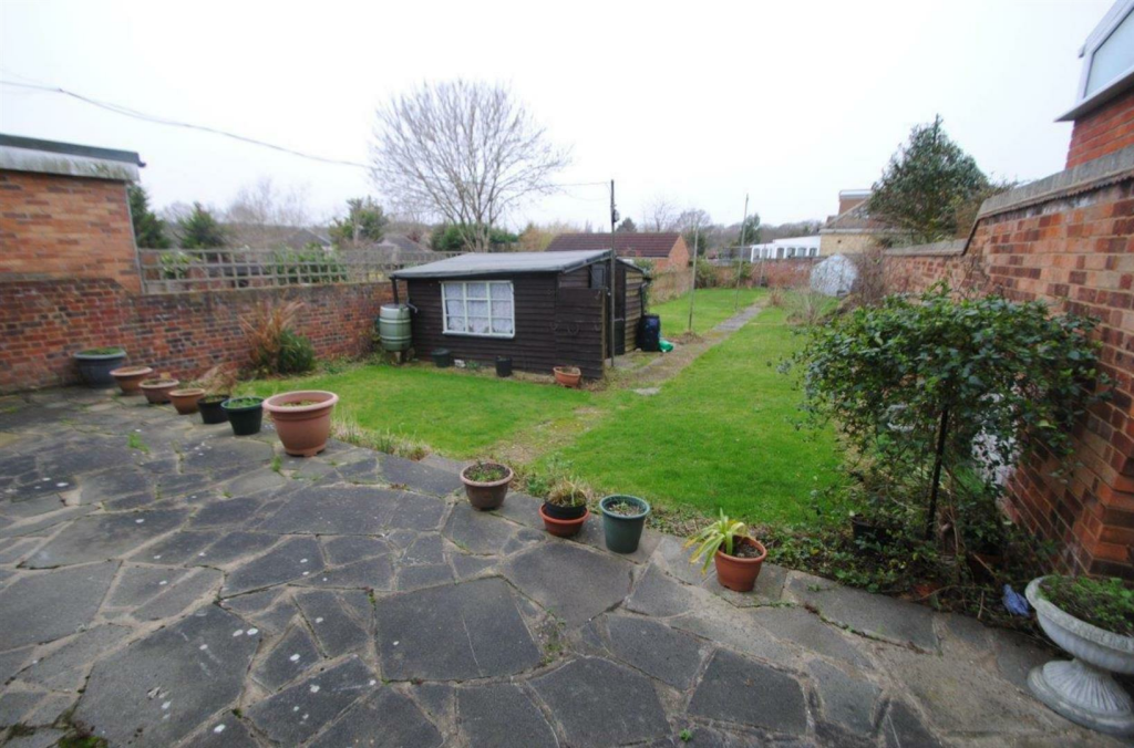 2 bedroom detached bungalow for sale in Catherine Road, Benfleet, SS7