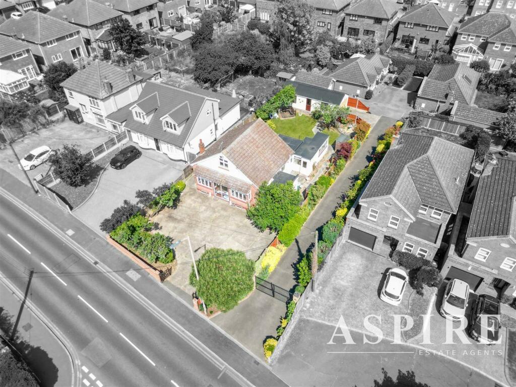 3 bedroom detached house for rent in High Road, Benfleet, SS7