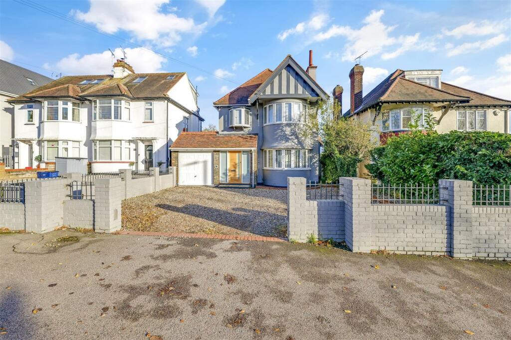 6 bedroom detached house for sale in Eastwood Road, LeighOnSea, SS9