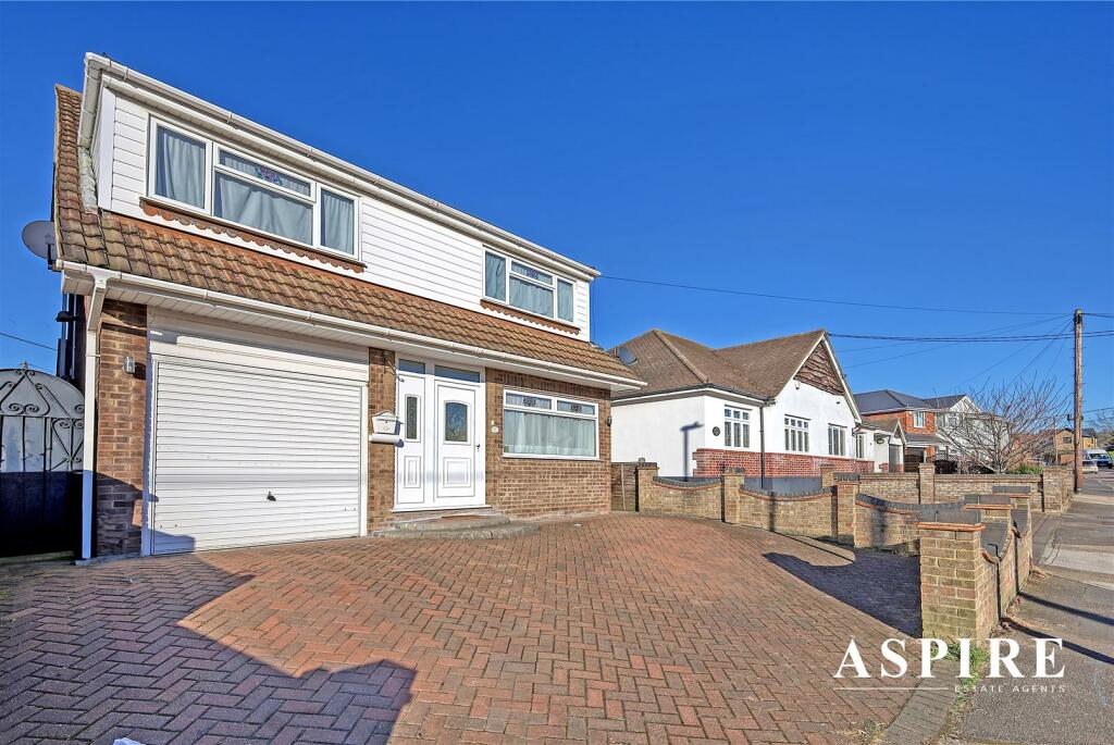 4 bedroom detached house for sale in Thundersley Park Road, Benfleet, SS7