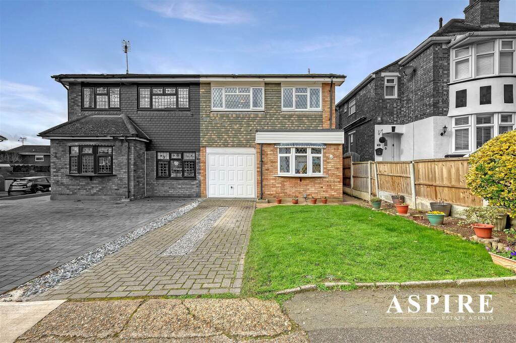 4 bedroom semidetached house for sale in Clarence Road, Benfleet, SS7