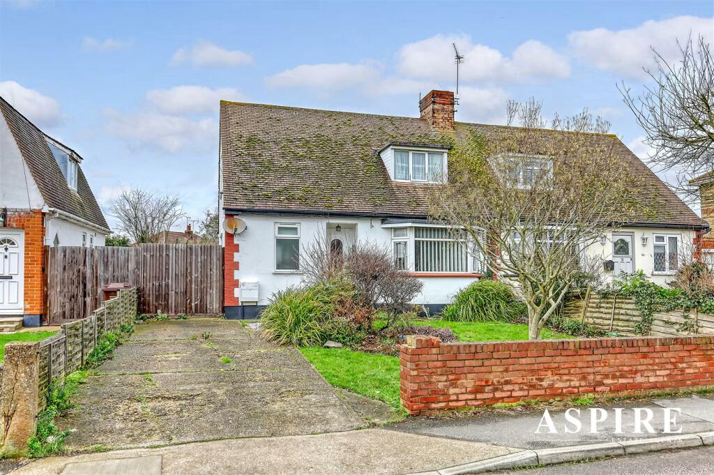 3 bedroom semidetached house for sale in Thundersley Park Road, Benfleet, SS7