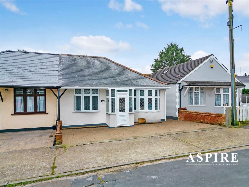 3 bedroom semidetached bungalow for sale in The Crescent, Benfleet, SS7