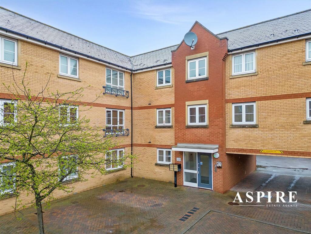 2 bedroom flat for sale in Bridge Road, Wickford, SS11