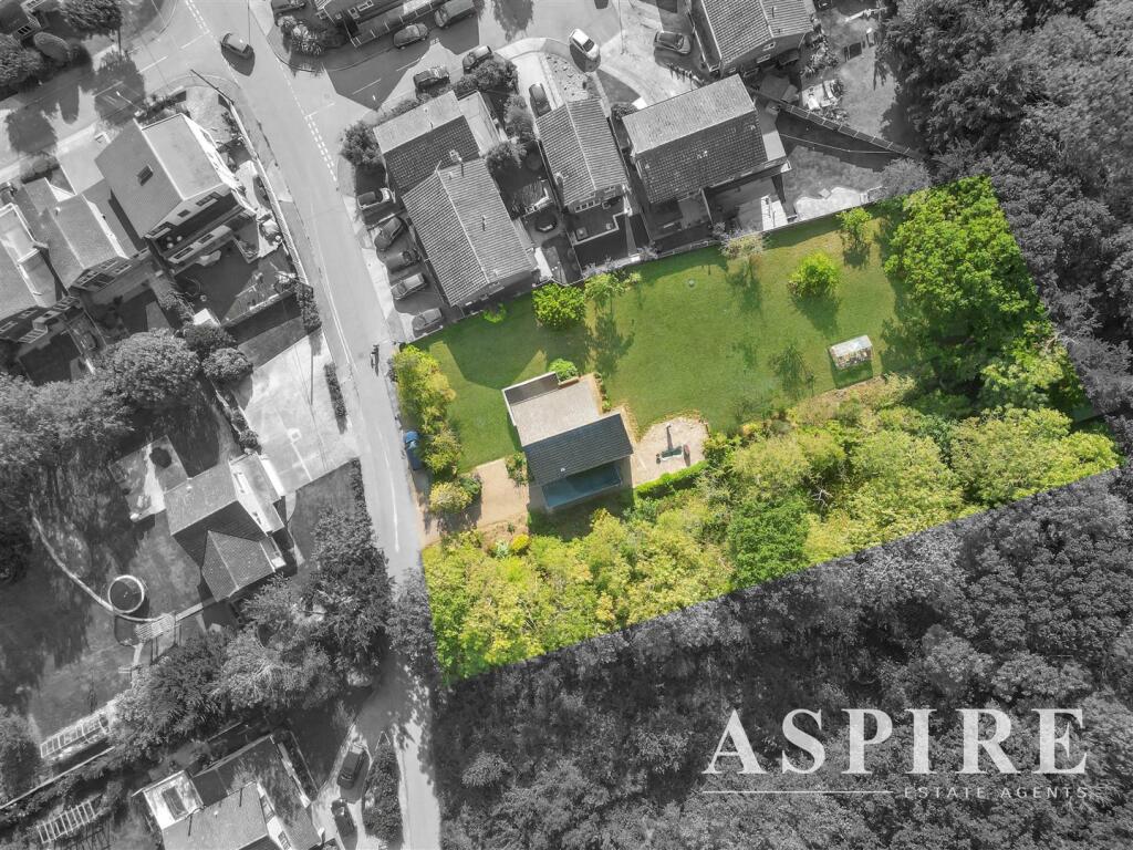 3 bedroom detached house for sale in Thundersley Park Road, Benfleet, SS7