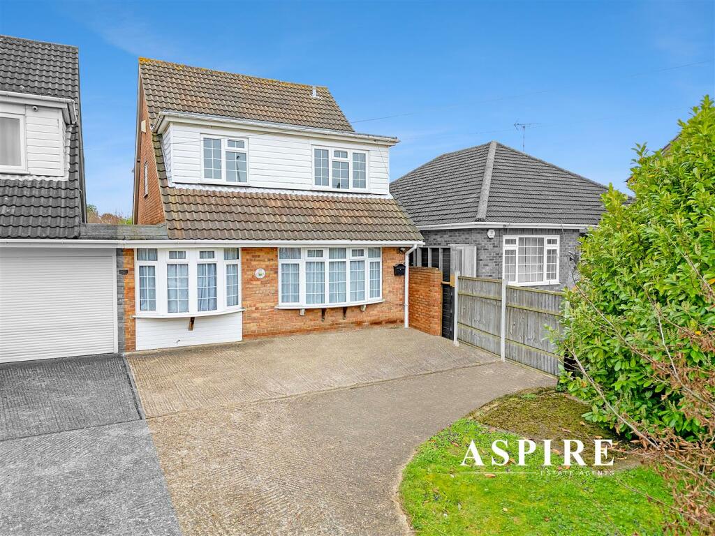 5 bedroom detached house for sale in Rayleigh Road, Benfleet, SS7