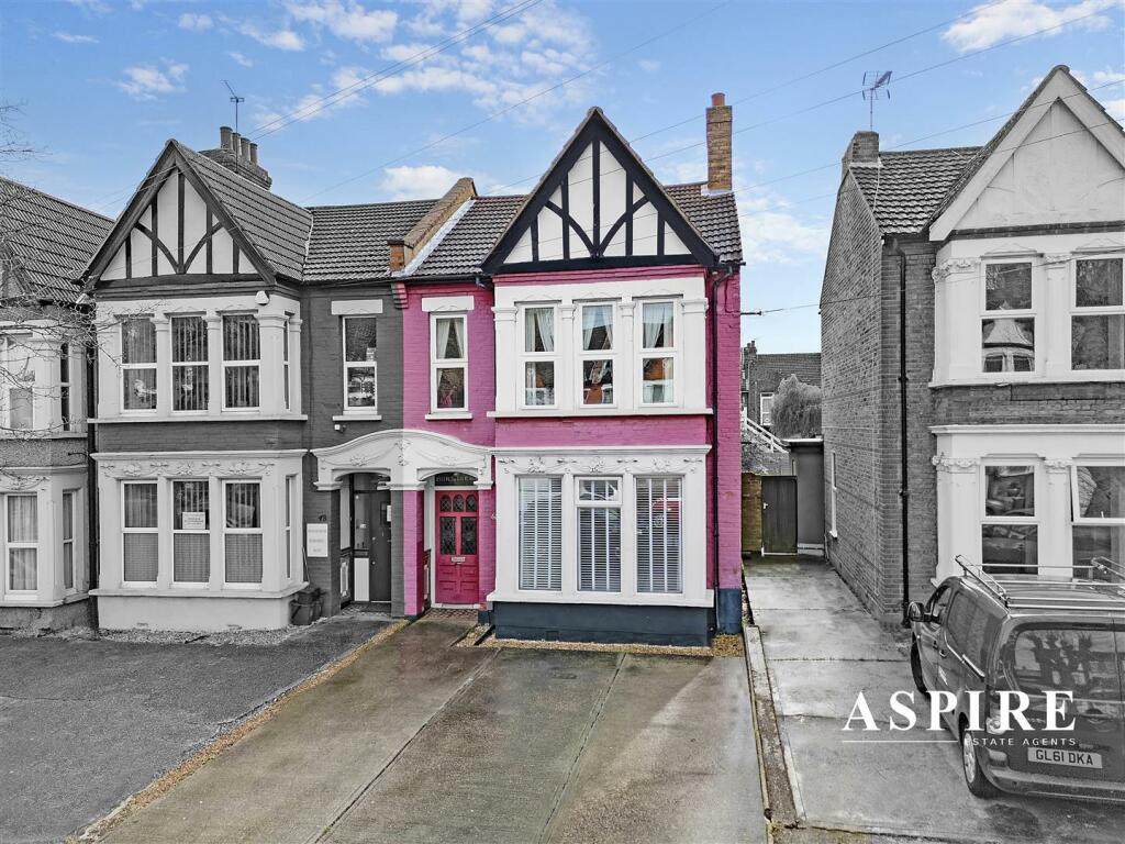 2 bedroom flat for sale in Argyll Road, WestcliffOnSea, SS0