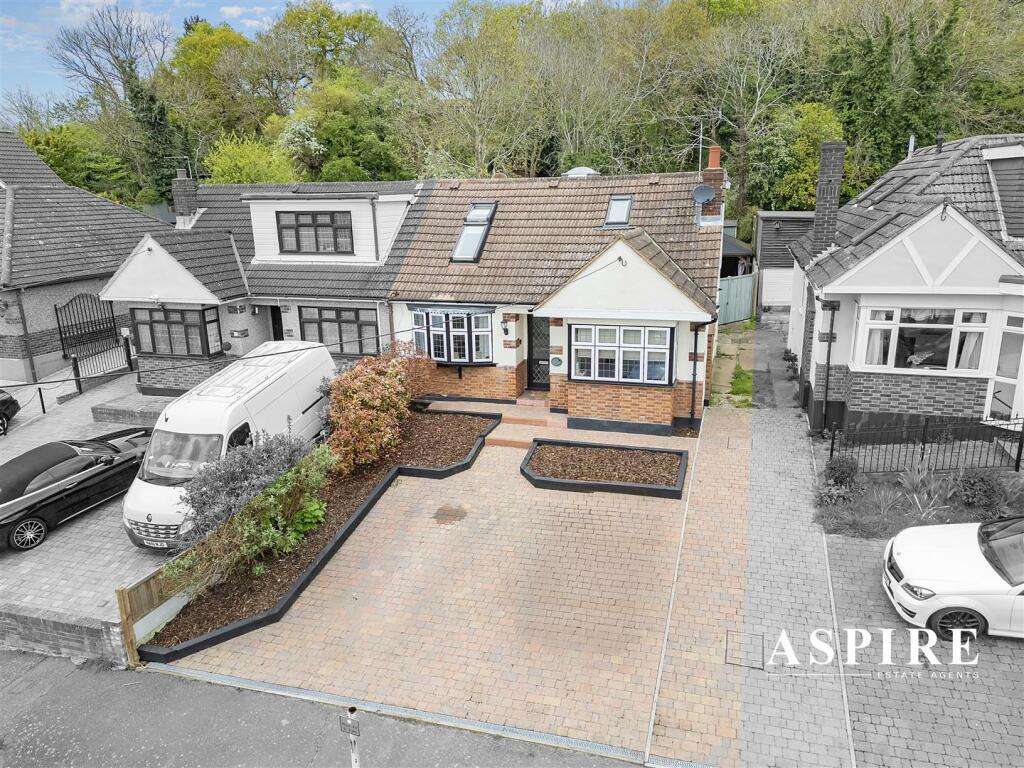 5 bedroom semidetached house for sale in Sidwell Avenue, Benfleet, SS7
