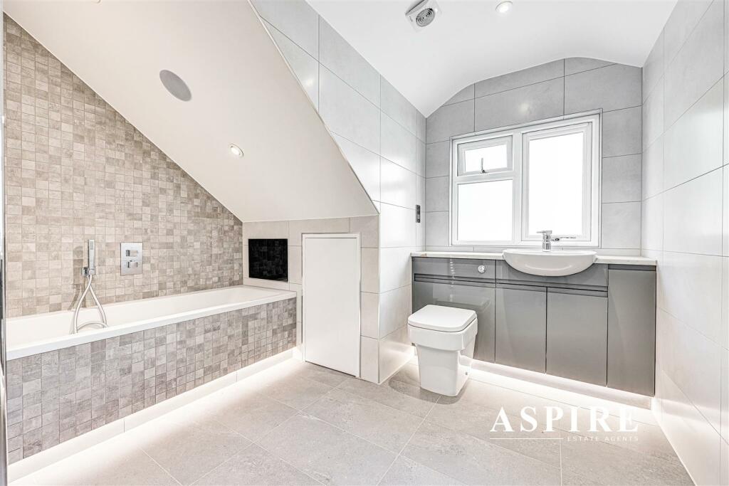 3 bedroom semidetached house for sale in Watlington Road, Benfleet, SS7