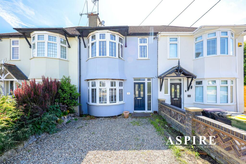 3 bedroom terraced house for sale in Trinity Road, Rayleigh, SS6