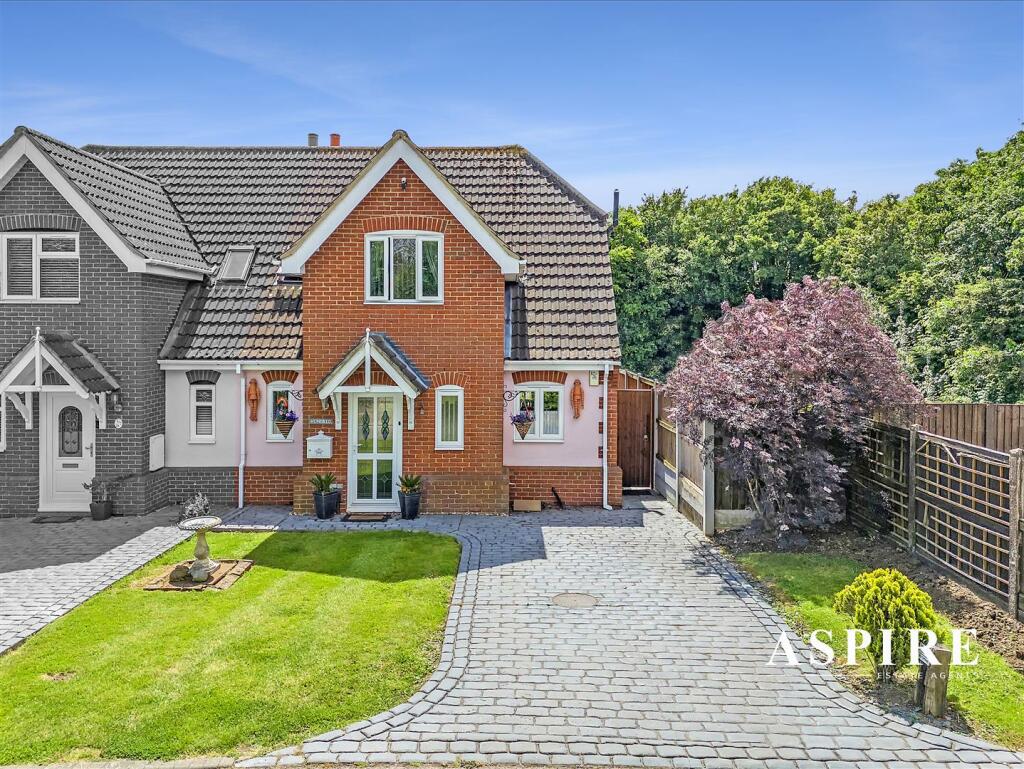 3 bedroom house for sale in Burnt Mills Road, Basildon, SS13