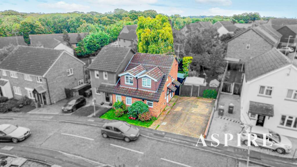 1 bedroom semidetached house for sale in Romsey Close, Hockley, SS5