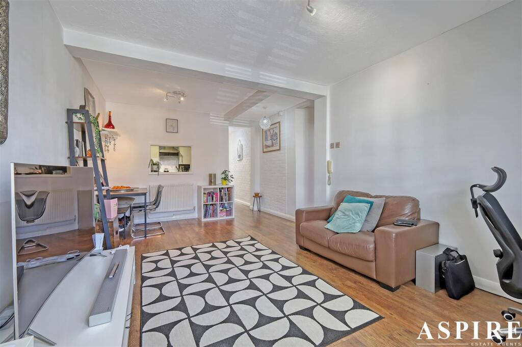 Main image of property: Park Street,, Westcliff-on-Sea, Southend-on-Sea