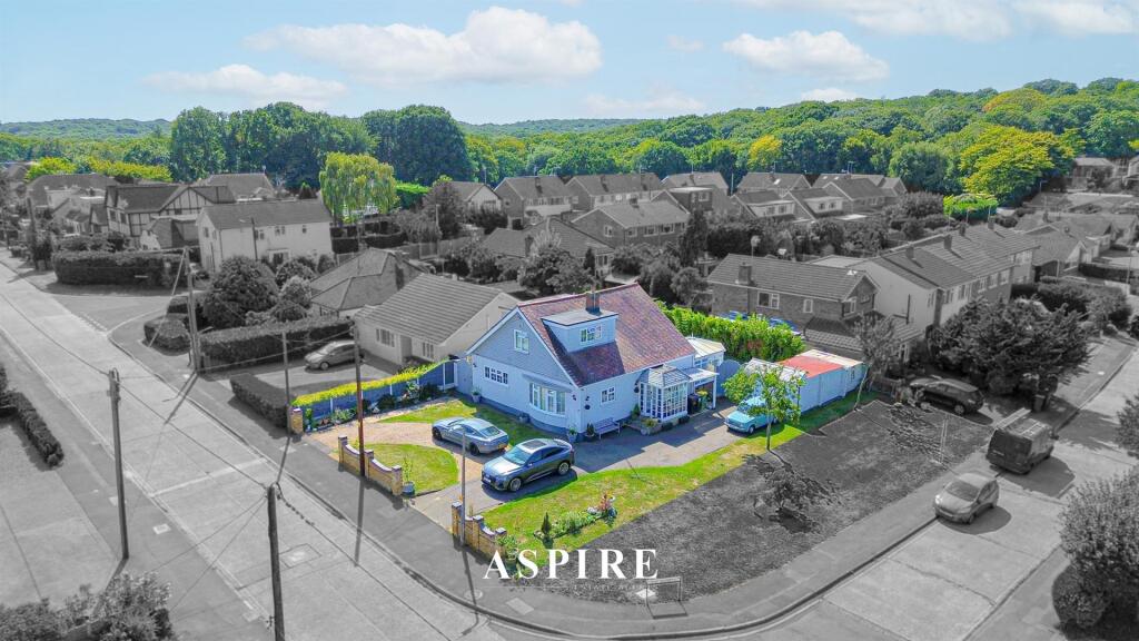 Main image of property: VIDEO PRESENTATION INSIDE - Woodlands Road, Hockley