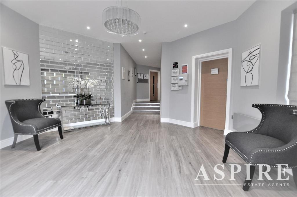 2 bedroom apartment for sale in High Road, Benfleet, SS7