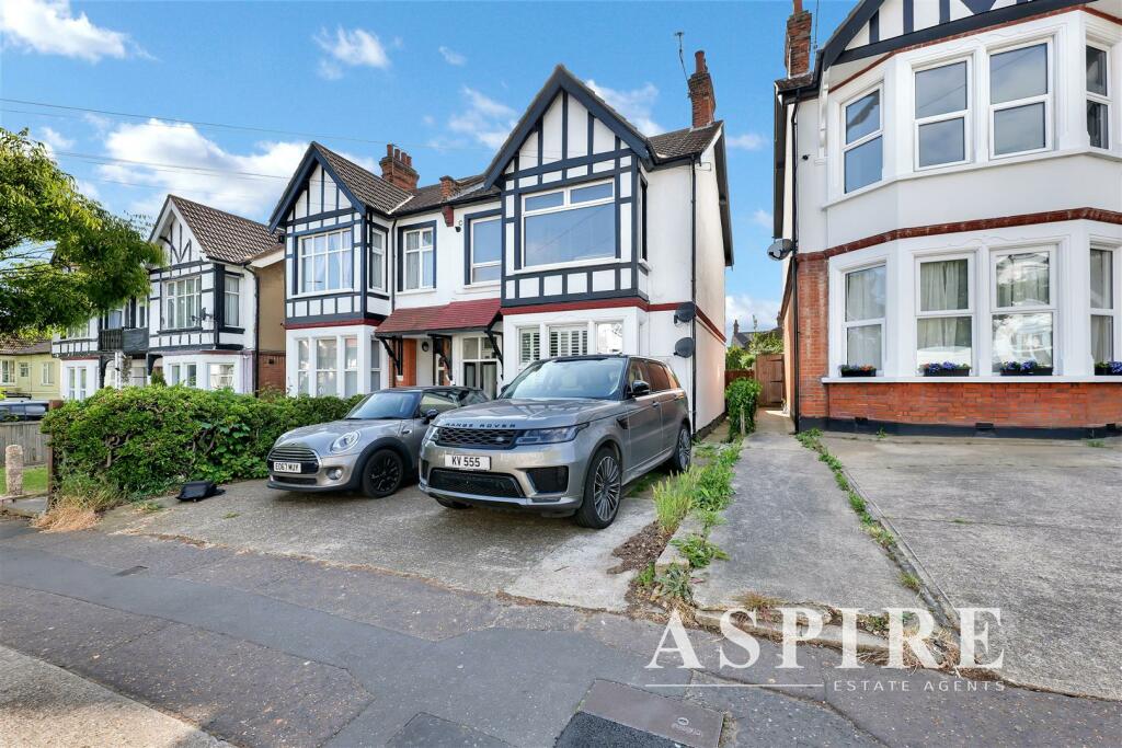 3 bedroom terraced house for sale in Valkyrie Road, Westcliff-on-sea, SS0