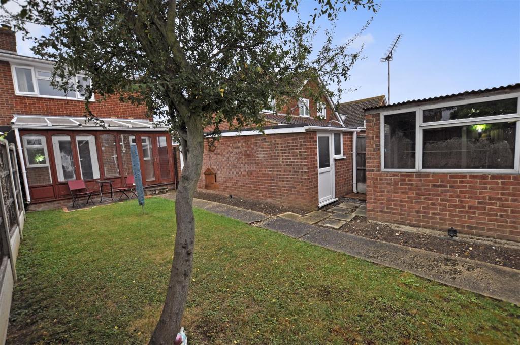 2 bedroom semidetached house for sale in Peregrine Drive, Benfleet, SS7