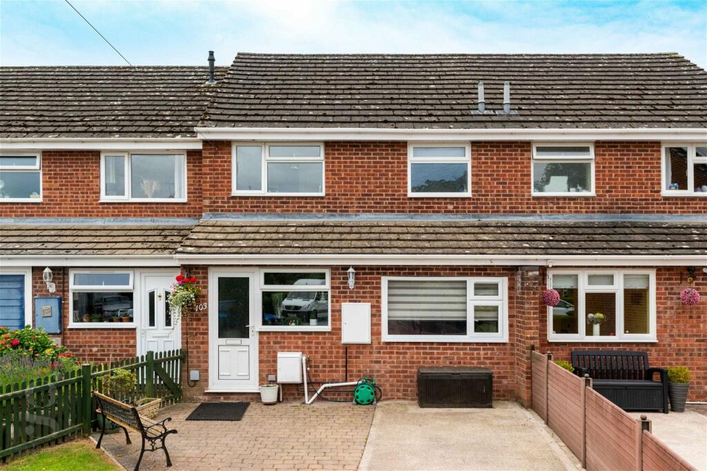 4 bedroom terraced house for sale in St. Peters Close, MoretonOnLugg, HR4