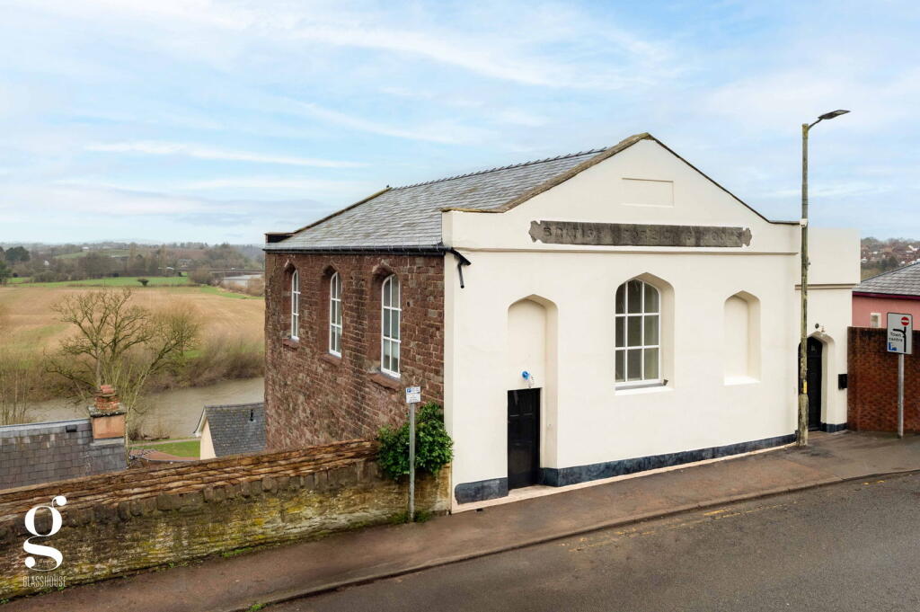 Main image of property: Spectacular Luxury Duplex Apartment with Balcony – Ross-On-Wye