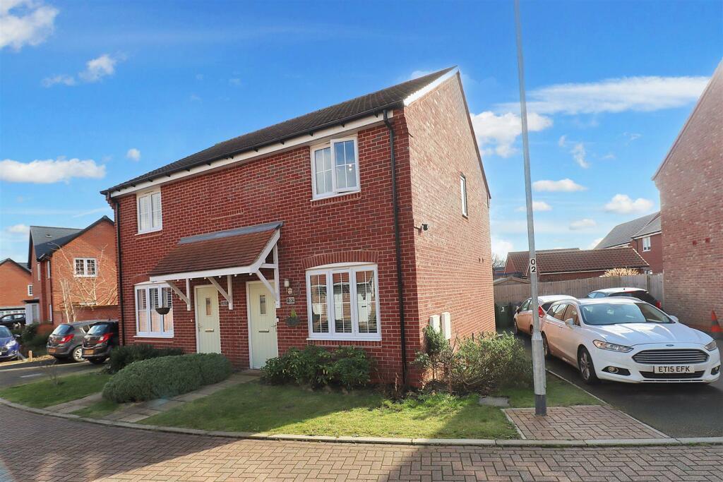 2 bedroom semidetached house for sale in Fiske Avenue, Halstead, CO9