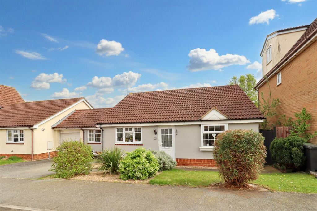 2 bedroom link detached house for sale in Bridport Way, Braintree, CM7