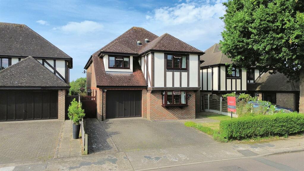 4 bedroom detached house for sale in Thistley Green Road, Braintree, CM7