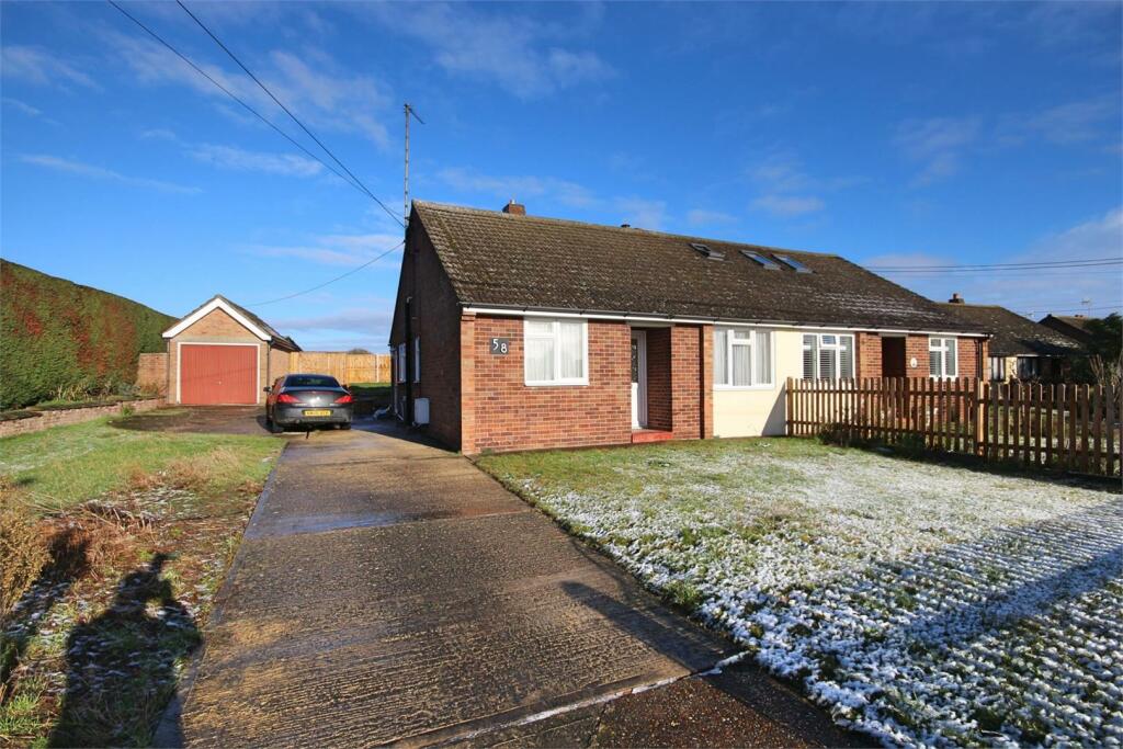 2 bedroom semidetached bungalow for rent in Shalford Road, Rayne
