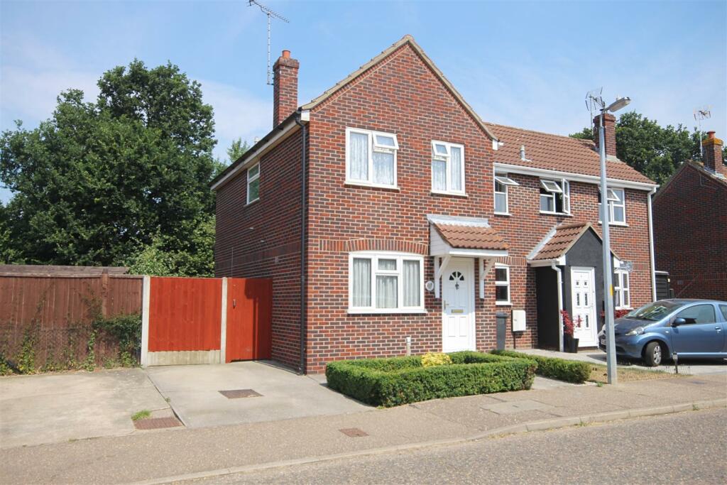 2 bedroom semidetached house for rent in Templar Road, Braintree, CM7
