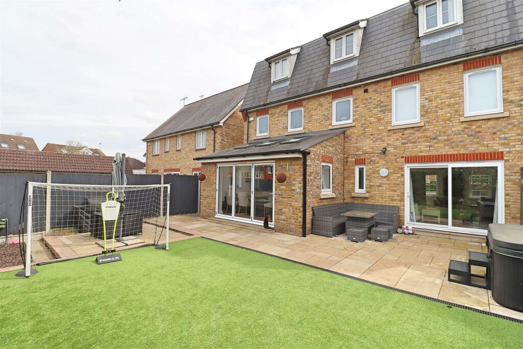 Additional property image - Chatsworth Avenue, Great Notley, Braintree