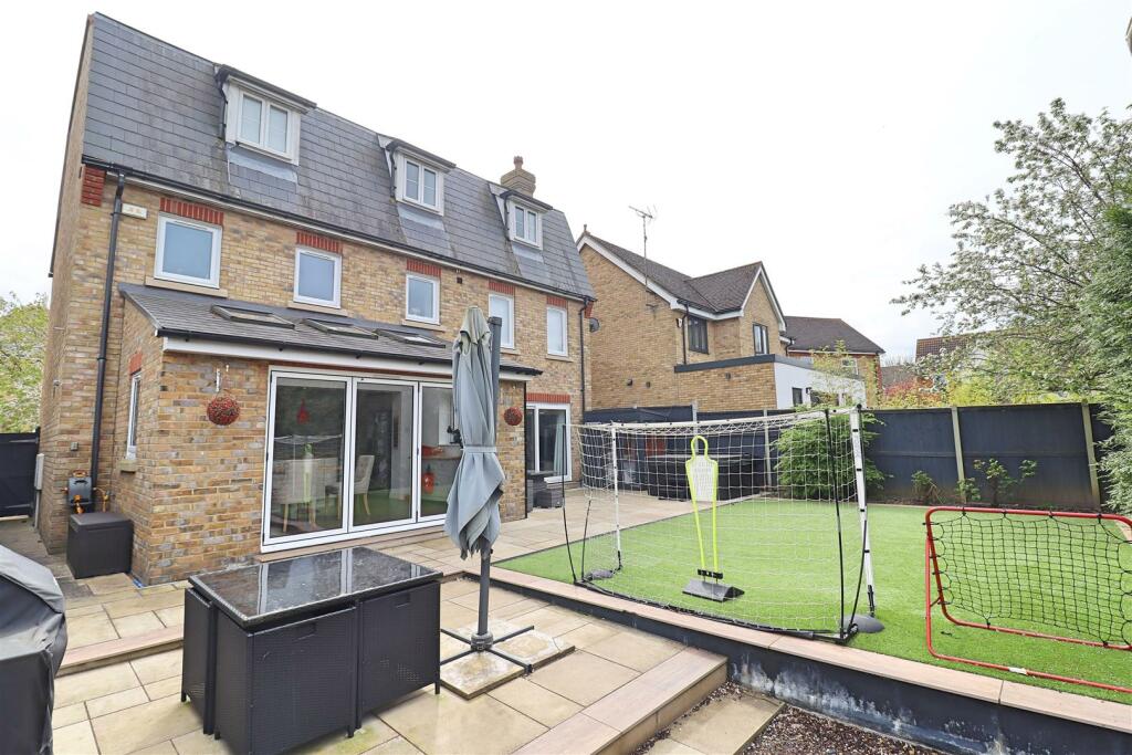 Additional property image - Chatsworth Avenue, Great Notley, Braintree