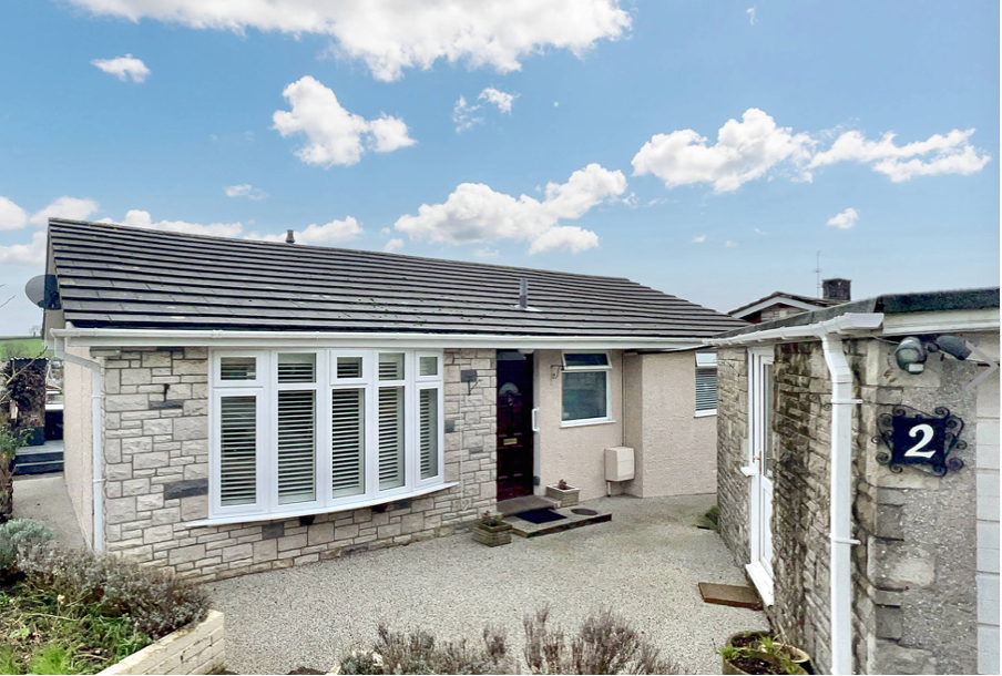 2 bedroom detached bungalow for sale in 2 Greenmeadow Close, 2 Parc