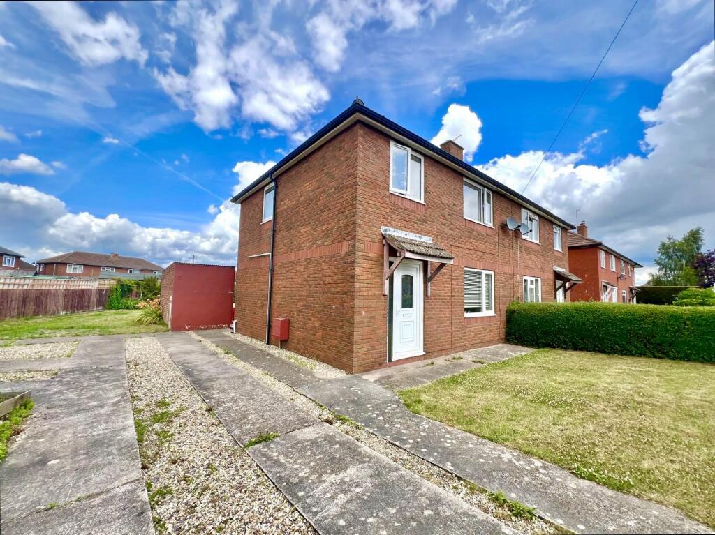 Main image of property: LARGE FLAT PLOT 14 Longcroft Road, Caldicot, NP26 4EX