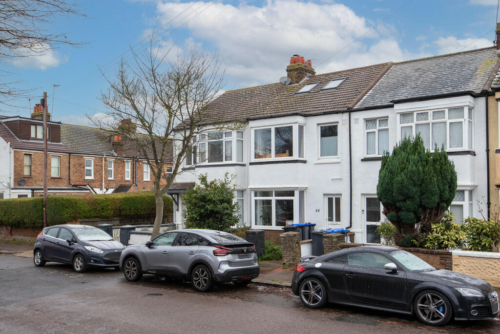 4 bedroom terraced house for sale in Bulkington Avenue, Worthing, BN14