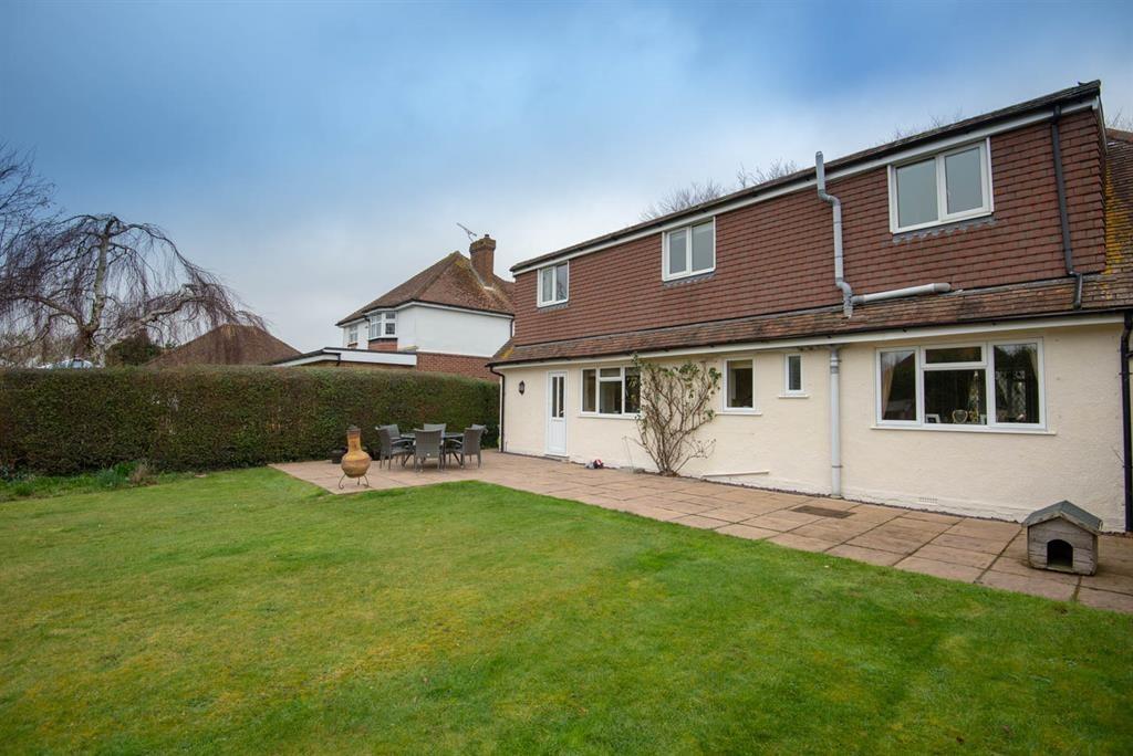 4 bedroom detached house for sale in Mill Road Ave, Angmering, West