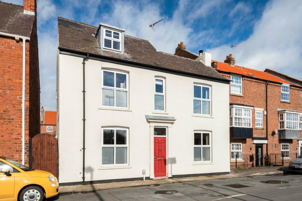 3 bedroom detached house for sale in Waterside Road, Beverley, HU17 0PP