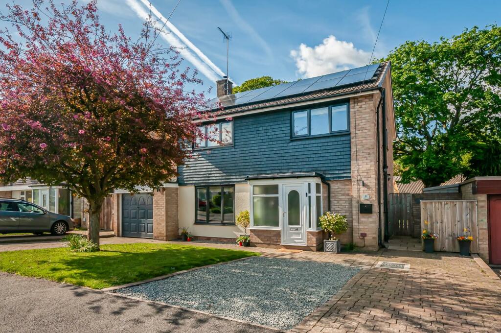 4 bedroom detached house for sale in Waudby Close, Walkington, Beverley, HU17