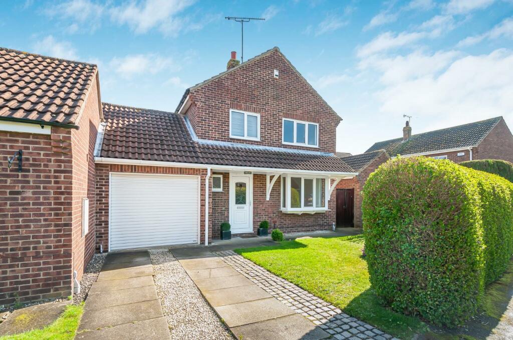 3 bedroom link detached house for sale in Scotts Garth Drive, Tickton