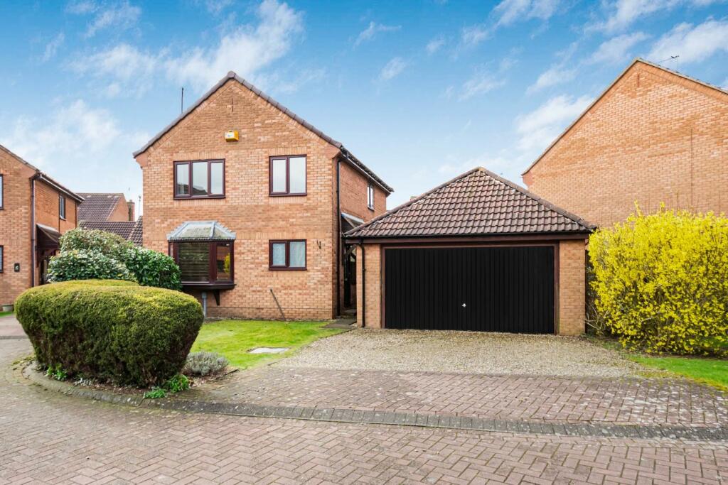 4 bedroom detached house for sale in The Vale, Beverley Parklands