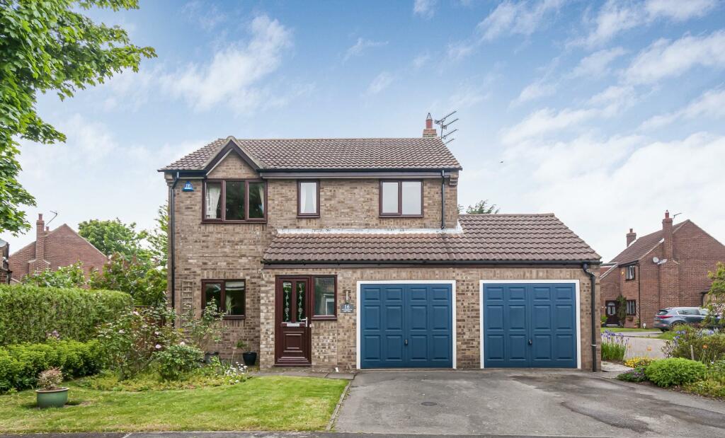 4 bedroom detached house for sale in Scotts Garth Close, Tickton