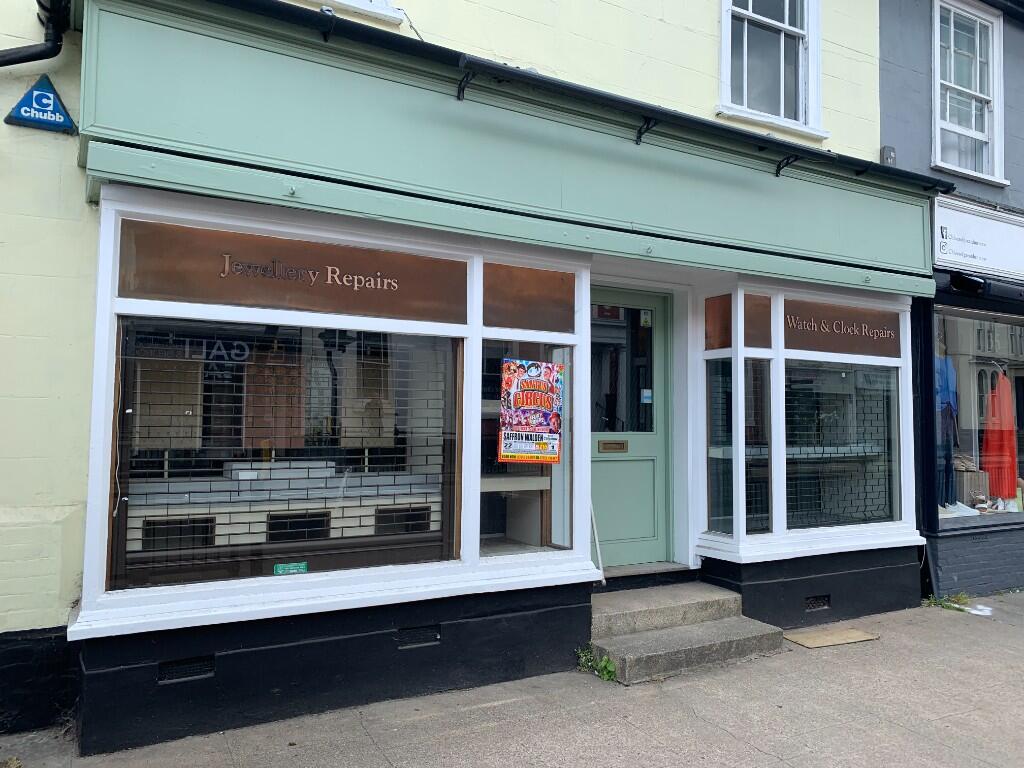 Main image of property: 33 High Street, Dunmow, Essex, CM6 1AB