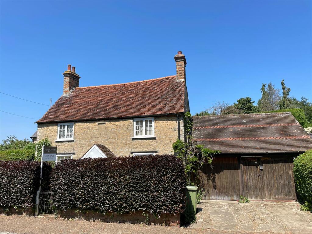 3 bedroom detached house for sale in High Street, Weston Underwood