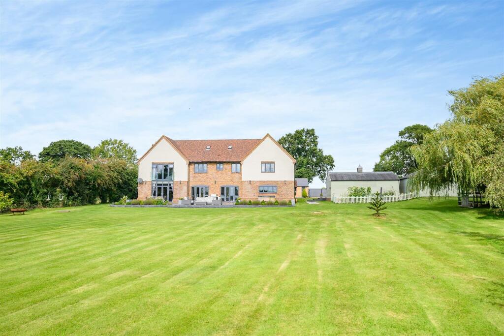 6 bedroom detached house for sale in Little Horwood Road, Great Horwood